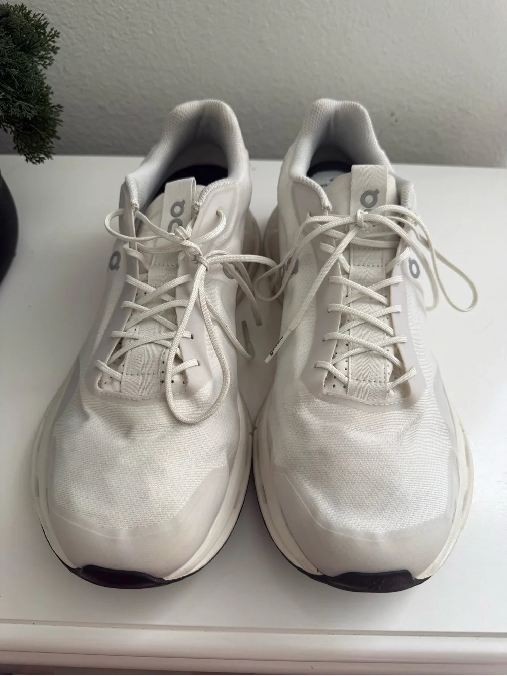 On cloudnova men size 12.5 White and Black Men's Sneakers
